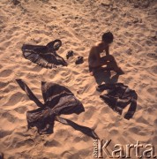 lata 70., Polska.
Małgorzata Niemen - sesja na plaży.
Fot. Irena Jarosińska, zbiory Ośrodka KARTA