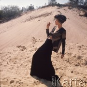 lata 70., Polska.
Małgorzata Niemen - sesja na plaży.
Fot. Irena Jarosińska, zbiory Ośrodka KARTA