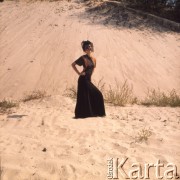 lata 70., Polska.
Małgorzata Niemen - sesja na plaży.
Fot. Irena Jarosińska, zbiory Ośrodka KARTA