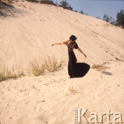 lata 70., Polska.
Małgorzata Niemen - sesja na plaży.
Fot. Irena Jarosińska, zbiory Ośrodka KARTA