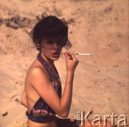 lata 70., Polska.
Małgorzata Niemen - sesja na plaży.
Fot. Irena Jarosińska, zbiory Ośrodka KARTA