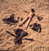 lata 70., Polska.
Małgorzata Niemen - sesja na plaży.
Fot. Irena Jarosińska, zbiory Ośrodka KARTA