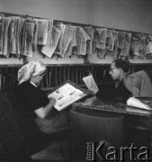 Lata 50., Warszawa, Polska
Przegląd prasy.
Fot. Irena Jarosińska, zbiory Ośrodka KARTA