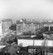 1956, Stalinogród (obecnie Katowice), Polska.
Panorama miasta. Widok z tarasu Katedry Chrystusa Króla (wybudowanej w 1934, według projektu Zygmunta Gawlika i Franciszka Mączyńskiego), w kierunku północno-wschodnim, prawdopodobnie ulicy Powstańców. 
Fot. Irena Jarosińska, zbiory Ośrodka KARTA