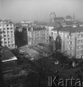 1956, Stalinogród (obecnie Katowice), Polska.
Panorama miasta. Widok z tarasu Katedry Chrystusa Króla (wybudowanej w 1934, według projektu Zygmunta Gawlika i Franciszka Mączyńskiego), w kierunku północno-zachodnim, prawdopodobnie  skrzyżowanie ulic Kościuszki z Powstańców. Na horyzoncie w centrum kadru  widoczny biurowiec Urzędu Skarbowego (pierwszy polski 