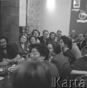 1954, Warszawa, Polska.
X-lecie Towarzystwa Przyjaźni Polsko-Radzieckiej w redakcji 