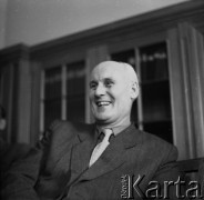 Lata 50., Leszno, Polska.
Portret mężczyzny. 
Fot. Irena Jarosińska, zbiory Ośrodka KARTA
