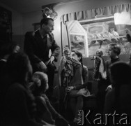 Lata 50., Leszno, Polska.
Teatrzyk kukiełkowy. 
Fot. Irena Jarosińska, zbiory Ośrodka KARTA