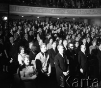 1960, Warszawa, Polska.
Sześćdziesięciolecie pracy artystycznej Mieczysławy Ćwiklińskiej - śpiewaczki, aktorki teatralnej i filmowej - w Teatrze Polskim.
Fot. Irena Jarosińska, zbiory Ośrodka KARTA