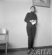Lata 50., niezidentyfikowane miejsce.
Maria Jarema (Jaremianka) malarka, scenografka.
Fot. Irena Jarosińska, zbiory Ośrodka KARTA