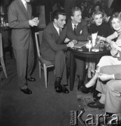 Lata 50., Warszawa, Polska.
Publiczność na występie kabaretu 