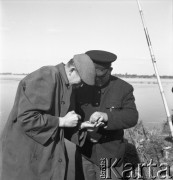 Lata 50., Warszawa, Polska.
Wędkarze na Młocinach.
Fot. Irena Jarosińska, zbiory Ośrodka KARTA