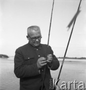 Lata 50., Warszawa, Polska.
Wędkarz na Młocinach.
Fot. Irena Jarosińska, zbiory Ośrodka KARTA Lata 50.,