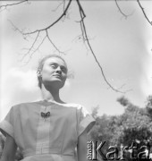 Lata 50., Warszawa, Polska.
Ludmiła Murawska - aktorka z teatru Mirona Białoszewskiego.
Fot. Irena Jarosińska, zbiory Ośrodka KARTA