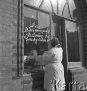 Lata 50., Warszawa, Polska.
Ulica Marszałkowska.
Fot. Irena Jarosińska, zbiory Ośrodka KARTA