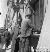 Lata 50., Warszawa, Polska.
Ulica Piwna.
Fot. Irena Jarosińska, zbiory Ośrodka KARTA