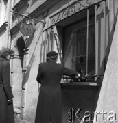 Lata 50., Warszawa, Polska.
Ulica Piwna.
Fot. Irena Jarosińska, zbiory Ośrodka KARTA