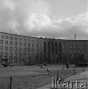 Lata 50., Warszawa, Polska.
Szpital Praski w Alei gen. Karola Świerczewskiego.
Fot. Irena Jarosińska, zbiory Ośrodka KARTA