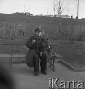 Lata 50., Warszawa, Polska.
Mężczyzna.
Fot. Irena Jarosińska, zbiory Ośrodka KARTA