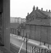 Lata 50., Warszawa, Polska.
Więzienie przy ulicy Rakowieckiej widziane z budynku Szkoły Głównej Planowania i Statystyki (SGPiS, obecnie Szkoła Główna Handlowa).
Fot. Irena Jarosińska, zbiory Ośrodka KARTA