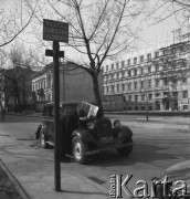 Lata 50., Warszawa, Polska.
Ulica Litewska od strony Alei Szucha.
Fot. Irena Jarosińska, zbiory Ośrodka KARTA
