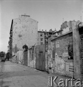 Lata 50., Warszawa, Polska.
Aleja gen. Karola Świerczewskiego (dziś Aleja Solidarności).
Fot. Irena Jarosińska, zbiory Ośrodka KARTA