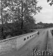 Lata 50., Kazimierz Dolny, Polska.
Marek Jarosiński - syn fotografki Ireny Jarosińskiej.
Fot. Irena Jarosińska, zbiory Ośrodka KARTA