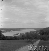 Lata 50., Kazimierz Dolny, Polska.
Marek Jarosiński - syn fotografki Ireny Jarosińskiej.
Fot. Irena Jarosińska, zbiory Ośrodka KARTA