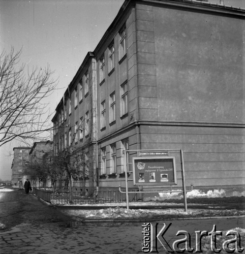 Lata 50., Warszawa, Polska.
Zasadnicza Szkoła Budowlana nr 2 Centralnego Urzędu Szkolenia Zawodowego.
Fot. Irena Jarosińska, zbiory Ośrodka KARTA