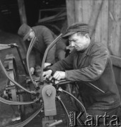 Lata 50., Polska.
Robotnicy.
Fot. Irena Jarosińska, zbiory Ośrodka KARTA