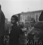 Lata 50., Warszawa, Polska.
Plac Dzierżyńskiego w czasie obchodów pierwszomajowych.
Fot. Irena Jarosińska, zbiory Ośrodka KARTA