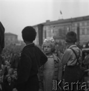 Lata 50., Warszawa, Polska.
Plac Dzierżyńskiego w czasie obchodów pierwszomajowych.
Fot. Irena Jarosińska, zbiory Ośrodka KARTA