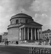 Lata 50., Warszawa, Polska.
Kościół św. Aleksandra na Placu Trzech Krzyży.
Fot. Irena Jarosińska, zbiory Ośrodka KARTA