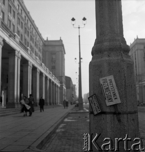 Lata 50., Warszawa, Polska.
Ulica Marszałkowska między Placem Konstytucji a Placem Zbawiciela.
Fot. Irena Jarosińska, zbiory Ośrodka KARTA