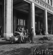 Lata 50., Warszawa, Polska.
Plac Konstytucji.
Fot. Irena Jarosińska, zbiory Ośrodka KARTA