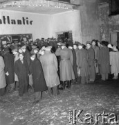 Lata 50., Polska.
Tłum.
Fot. Irena Jarosińska, zbiory Ośrodka KARTA	