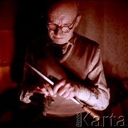 Lata 50., Polska.
Antoni Jarosiński - teść fotografki Ireny Jarosińskiej.
Fot. Irena Jarosińska, zbiory Ośrodka KARTA