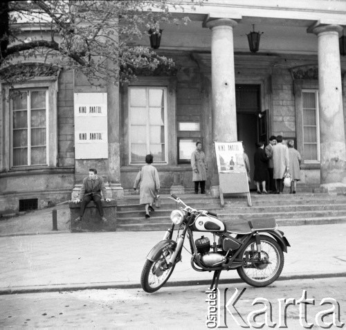 1960, Warszawa, Polska.
Kino Anatol na ulicy Elektoralnej.
Fot. Irena Jarosińska, zbiory Ośrodka KARTA
