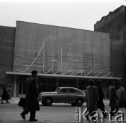 1960, Warszawa, Polska.
Kino Atlantic na ulicy Henryka Rutkowskiego (obecnie Chmielna 33).
Fot. Irena Jarosińska, zbiory Ośrodka KARTA