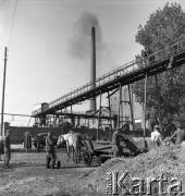 1958, Polska.
Zakład pracy.
Fot. Irena Jarosińska, zbiory Ośrodka Karta.