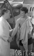 1959, Warszawa, Polska.
Aktorzy Bronisław Pawlik (po prawej) i Marian Łącz na planie zdjęciowym filmu 
