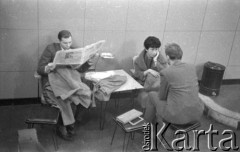 Ok. 1961, Warszawa, Polska.
Jedno z pomieszczeń w Telewizji Polskiej.
Fot. Irena Jarosińska, zbiory Ośrodka KARTA