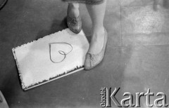 Ok. 1961, Warszawa, Polska.
Studio telewizyjne.
Fot. Irena Jarosińska, zbiory Ośrodka KARTA