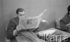 Ok. 1961, Warszawa, Polska.
Jedno z pomieszczeń Telewizji Polskiej.
Fot. Irena Jarosińska, zbiory Ośrodka KARTA