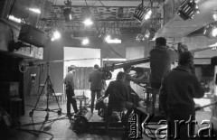 Ok. 1961, Warszawa, Polska.
Studio telewizyjne.
Fot. Irena Jarosińska, zbiory Ośrodka KARTA