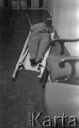 Ok. 1961, Warszawa, Polska.
Manekin w studiu telewizyjnym.
Fot. Irena Jarosińska, zbiory Ośrodka KARTA