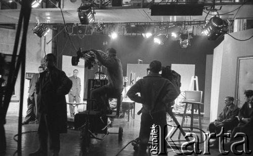 Ok. 1961, Warszawa, Polska.
Rejestracja programu Peryskop w studiu Telewizji Polskiej.
Fot. Irena Jarosińska, zbiory Ośrodka KARTA