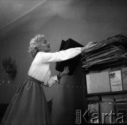 1960, Warszawa, Polska.
Aktorka Barbara Drapińska.
Fot. Irena Jarosińska, zbiory Ośrodka KARTA