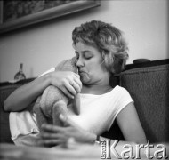 Lata 50. lub 60., Polska.
Aktorka Hanna Zembrzuska.
Fot. Irena Jarosińska, zbiory Ośrodka KARTA