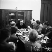 Lata 50. lub 60., Polska.
Spotkanie.
Fot. Irena Jarosińska, zbiory Ośrodka KARTA